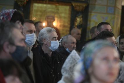 Екатеринбург. Пасхальное богослужения в Свято-Троицком соборе