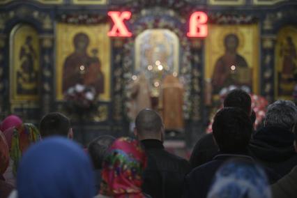 Екатеринбург. Пасхальное богослужения в Свято-Троицком соборе