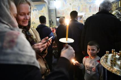 Екатеринбург. Пасхальное богослужения в Свято-Троицком соборе