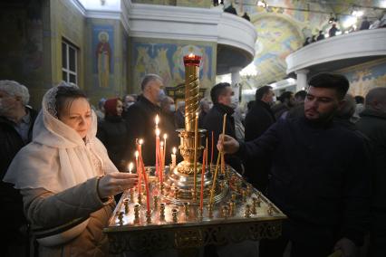 Екатеринбург. Пасхальное богослужения в Свято-Троицком соборе