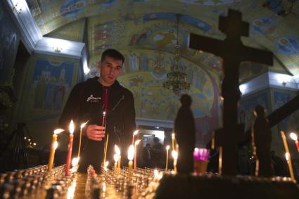 Екатеринбург. Перед началом Пасхального богослужения в Свято-Троицком соборе