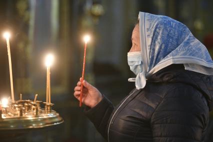 Екатеринбург. Перед началом Пасхального богослужения в Свято-Троицком соборе