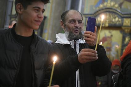 Екатеринбург. Пасхальное богослужения в Свято-Троицком соборе