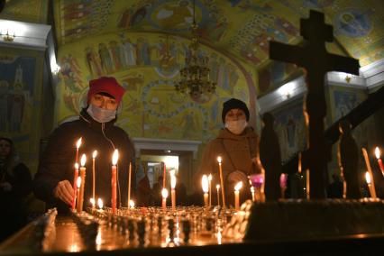 Екатеринбург. Перед началом Пасхального богослужения в Свято-Троицком соборе