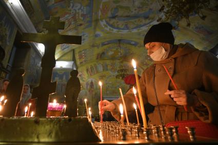 Екатеринбург. Перед началом Пасхального богослужения в Свято-Троицком соборе