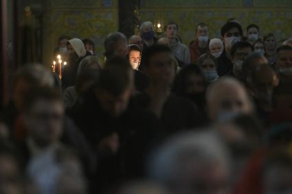 Екатеринбург. Пасхальное богослужения в Свято-Троицком соборе