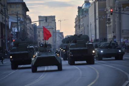 Москва. Военная техника на Тверской улице перед репетицией парада, посвященного 76-й годовщине Победы в Великой Отечественной войне.