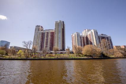 Москва. Вид на берег канала имени Москвы.