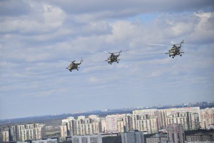 Москва.   Во время репетиции воздушной части парада в честь 76-летия Победы в Великой Отечественной войне.