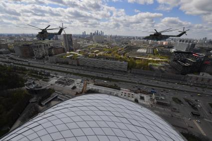 Москва.   Во время репетиции воздушной части парада в честь 76-летия Победы в Великой Отечественной войне.