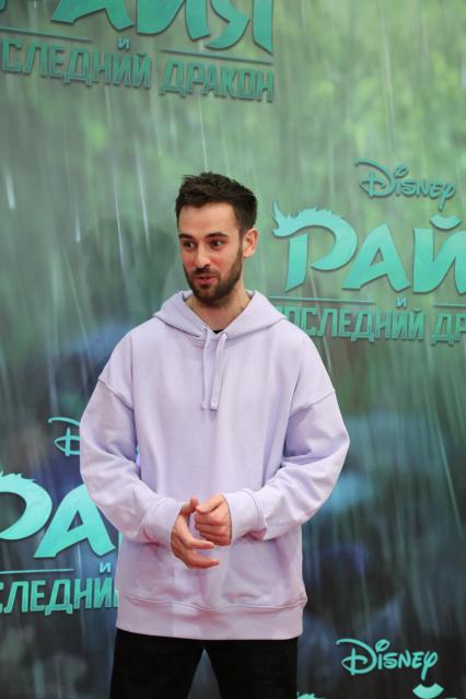 Кинотеатр ОКТЯБРЬ. Премьера мультфильма РАЙЯ И ПОСЛЕДНИЙ ДРАКОН. 2021. На снимке: актер Риналь Мухаметов