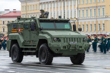 Санкт-Петербург. Бронеавтомобиль `Тайфун-К` 4x4 на генеральной репетиции парада на Дворцовой площади, посвященного 76-й годовщине Победы в Великой Отечественной войне.