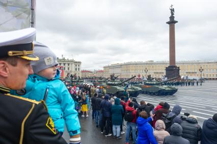 Санкт-Петербург. Генеральная репетиция парада на Дворцовой площади, посвященного 76-й годовщине Победы в Великой Отечественной войне