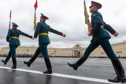 Санкт-Петербург. Линейные во время генеральной репетиции парада на Дворцовой площади, посвященного 76-й годовщине Победы в Великой Отечественной войне.