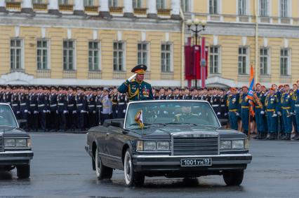 Санкт-Петербург. Командующий войсками Западного военного округа генерал-полковник Александр Журавлёв во время генеральной репетиции парада на Дворцовой площади, посвященного 76-й годовщине Победы в Великой Отечественной войне.