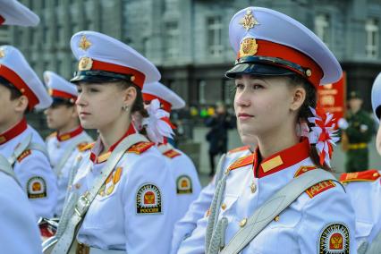 Челябинск. Курсантки во время генеральной репетиции парада, посвященного 76-й годовщине Победы в Великой Отечественной войне.