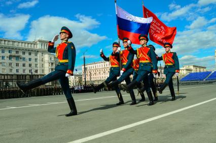 Челябинск. Знаменная группа во время генеральной репетиции парада, посвященного 76-й годовщине Победы в Великой Отечественной войне.