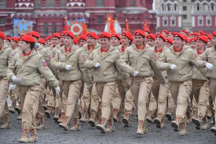 Москва. Парадный расчет Всероссийского военно-патриотического общественного движения `Юнармия` во время военного парада, посвященного 76-й годовщине Победы в Великой Отечественной войне.