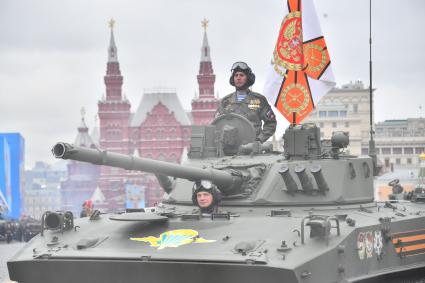 Москва. Боевые машины десанта БМД-4М во время военного парада, посвященного 76-й годовщине Победы в Великой Отечественной войне.