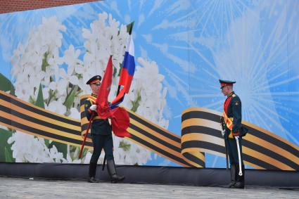 Москва. Знаменная группа перед началом военного парада, посвященного 76-й годовщине Победы в Великой Отечественной войне.