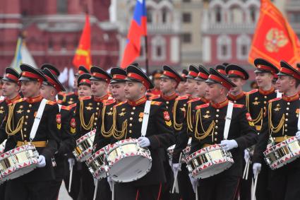 Москва. Воспитанники Московского военно-музыкального училища имени В. М. Халилова во время военного парада, посвященного 76-й годовщине Победы в Великой Отечественной войне.