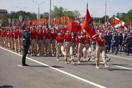 Самара.  Отряд юнармейцев во время парада, посвященного 76-й годовщине Победы в Великой Отечественной войне.