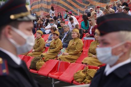 Самара.  Во время военного парада, посвященного 76-й годовщине Победы в Великой Отечественной войне.