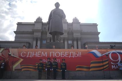 Самара. Военный парад, приуроченный Дню Победы на площади им. В. Куйбышева.