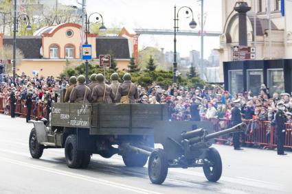 Владивосток. Автомобиль ЗИС-5 во время военного парада, посвященного 76-й годовщине Победы в Великой Отечественной войне.