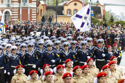 Владивосток.  Военнослужащие парадных расчетов во время парада, посвященного 76-й годовщине Победы в Великой Отечественной войне.