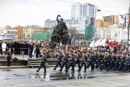 Владивосток.  Военнослужащие парадных расчетов во время парада, посвященного 76-й годовщине Победы в Великой Отечественной войне.