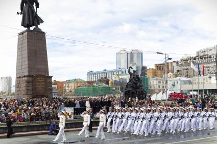 Владивосток.  Военнослужащие парадных расчетов во время парада, посвященного 76-й годовщине Победы в Великой Отечественной войне.