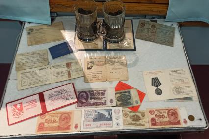 г. Когалым. Чай в подстаканниках и советские деньги в музейно-выставочном центре.