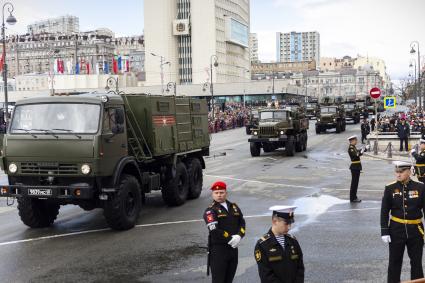 Владивосток. Во время военного парада, посвященного 76-й годовщине Победы в Великой Отечественной войне.