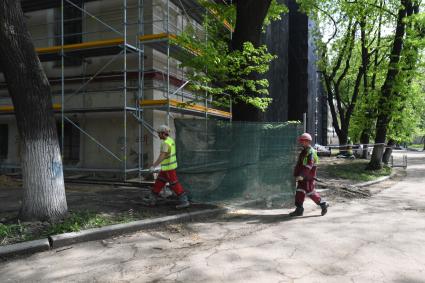 Москва.  Реставрация  Воспитательного дома на Москворецкой набережной.