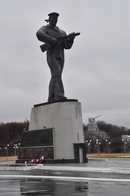 Североморск. Памятник героям-североморцам.