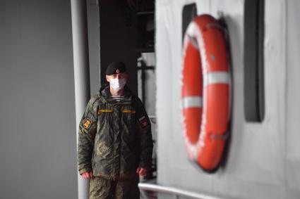 Североморск. Спасательный круг на борту тяжёлого атомного ракетного крейсера ВМФ РФ `Петр Великий `.