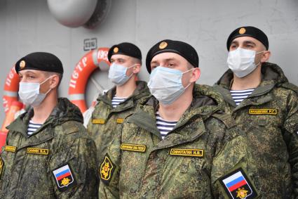 Североморск. Экипаж атомного ракетного кресера ВМФ РФ `Петр Великий `.