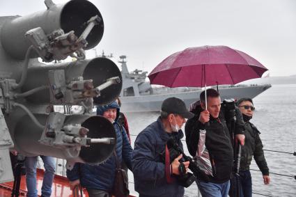 Североморск. Журналисты на палубе атомного крейсера ВМФ РФ `Петр Великий `.