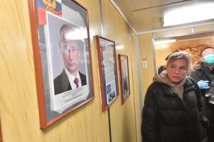 Североморск. Журналисты на борту атомного крейсера ВМФ РФ `Петр Великий `.