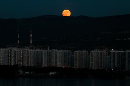 Красноярск. Суперлуние над Енисеем.