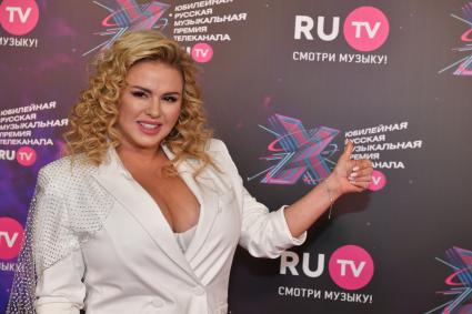 Московская область. Певица Анна Семенович на церемонии вручения X Русской музыкальной премии телеканала RU.TV в концертном зале `Крокус Сити Холл`.