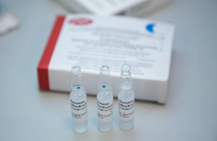 Пермь. Ампулы с вакциной `ЭпиВакКорона` от коронавирусной инфекции.