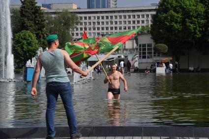 Москва. Пограничники в запасе во время празднования Дня пограничника  в Парке Горького.