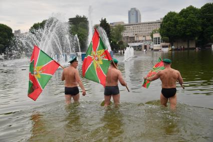 Москва. Пограничники в запасе во время празднования Дня пограничника  в Парке Горького.