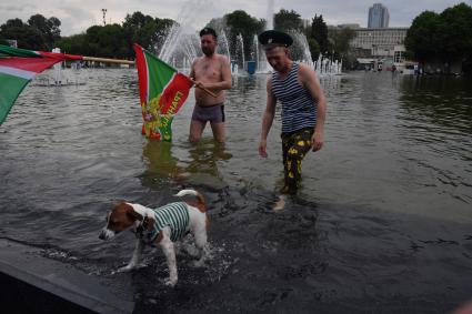 Москва. Пограничники в запасе во время празднования Дня пограничника  в Парке Горького.