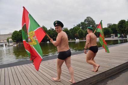 Москва. Пограничники в запасе во время празднования Дня пограничника  в Парке Горького.