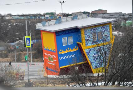 Мурманск. Вид на `Перевернутый дом`.