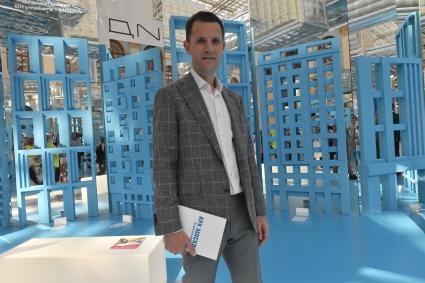 Москва. Главный архитектор Москвы Сергей Кузнецов на XXVI Международной выставке архитектуры и дизайна АРХ Москва в Гостином Дворе.