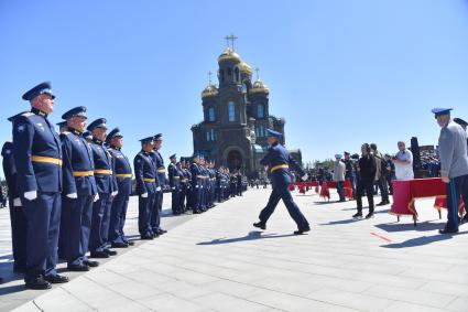 Московская область. Кубинка.  Праздничные мероприятия, посвященные 90-летию военно-транспортной авиации на  Соборной площади перед Главным храмом Вооружённых Сил РФ в парке `Патриот`.